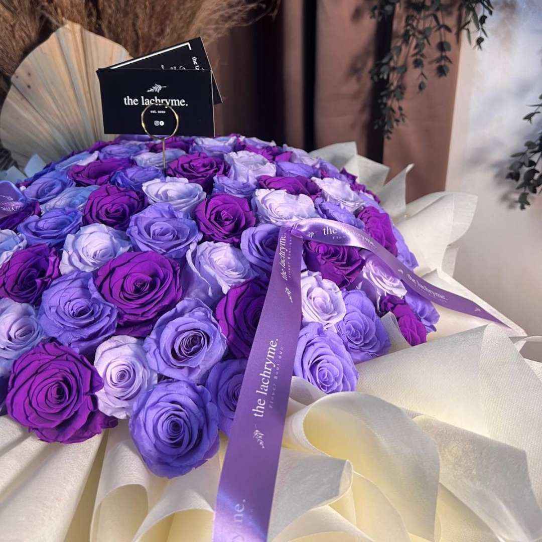 Duchess | 99 Preserved Roses | Luxurious