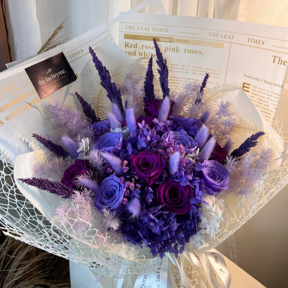 Chloe Blooms | 12 Preserved Roses | Luxurious