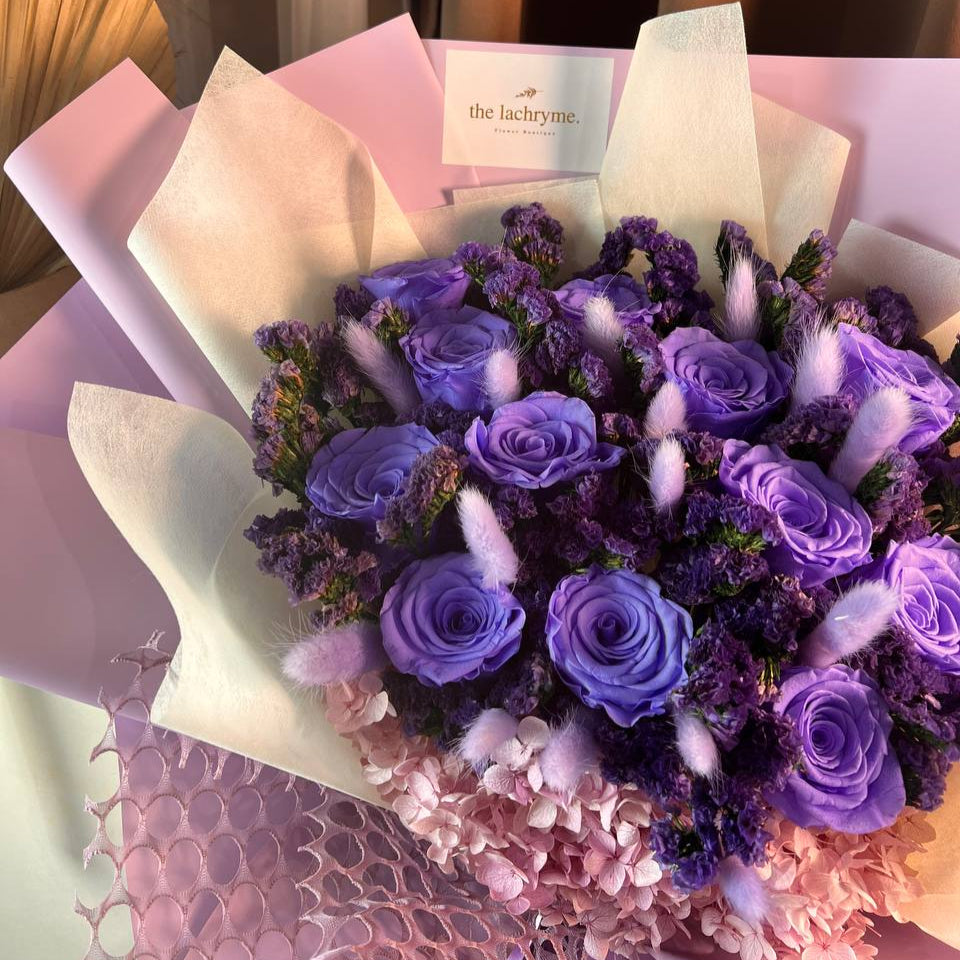 Emery Blooms | 12 Preserved Roses | Luxurious