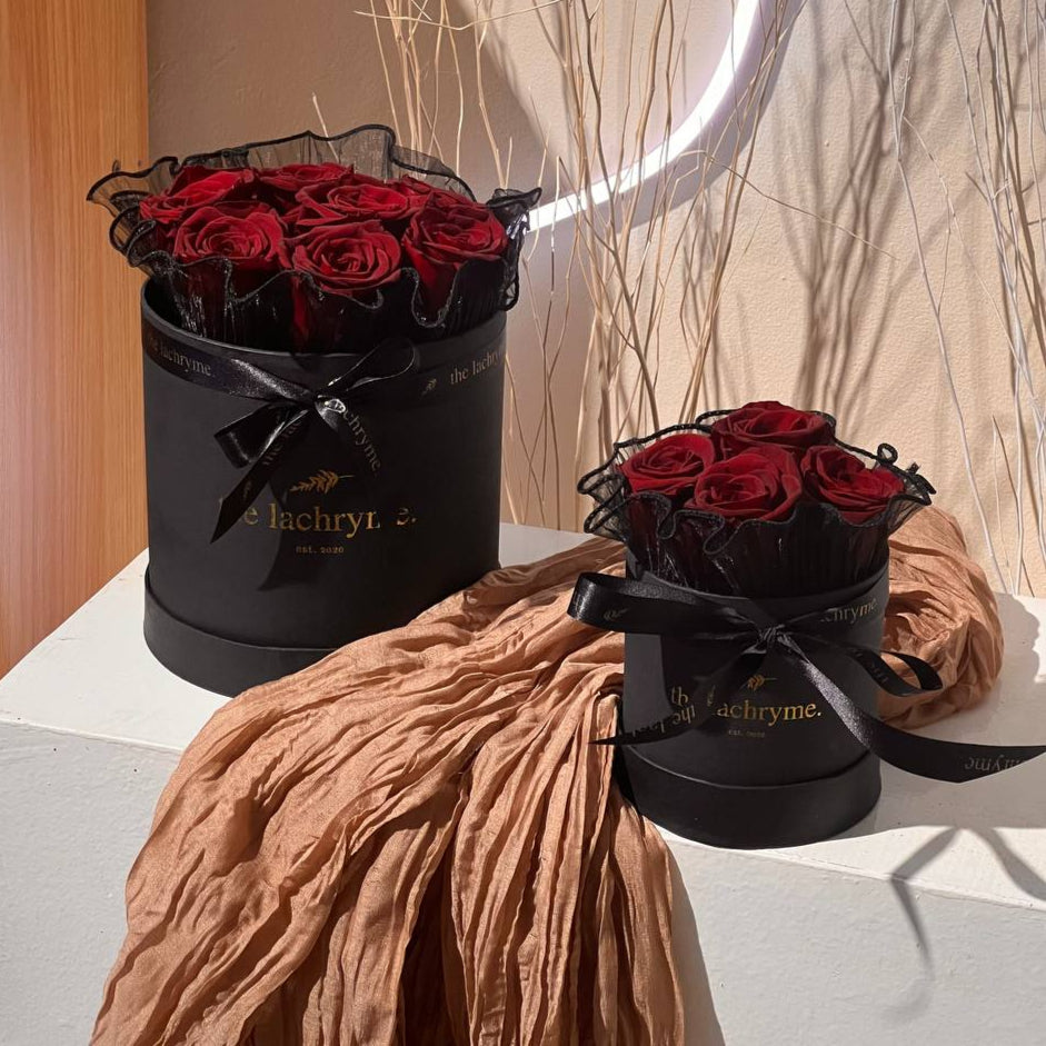 Noir in Red | Preserved Blooms | Le Fleur Round Small