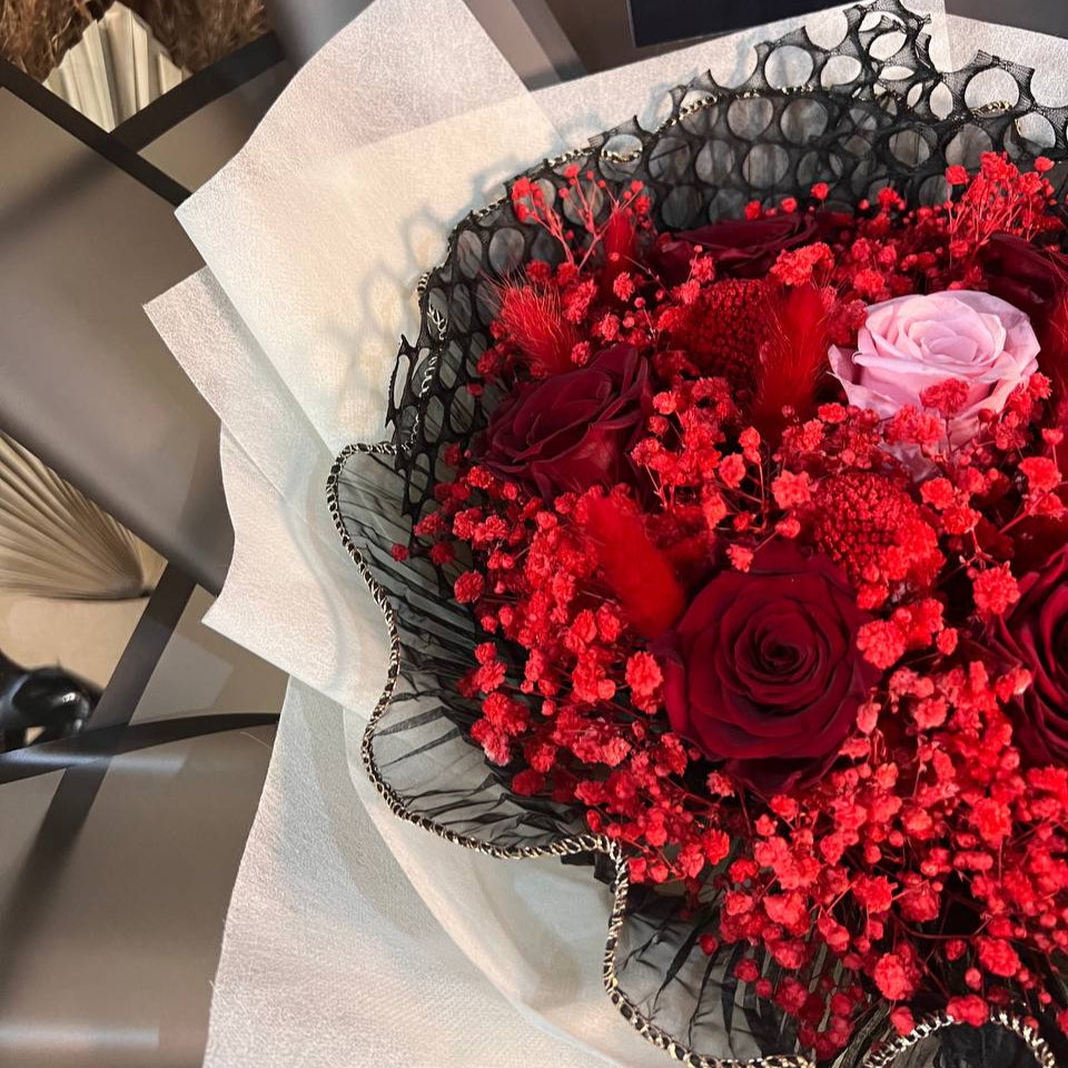 Romeo | Preserved Blooms | Deluxe