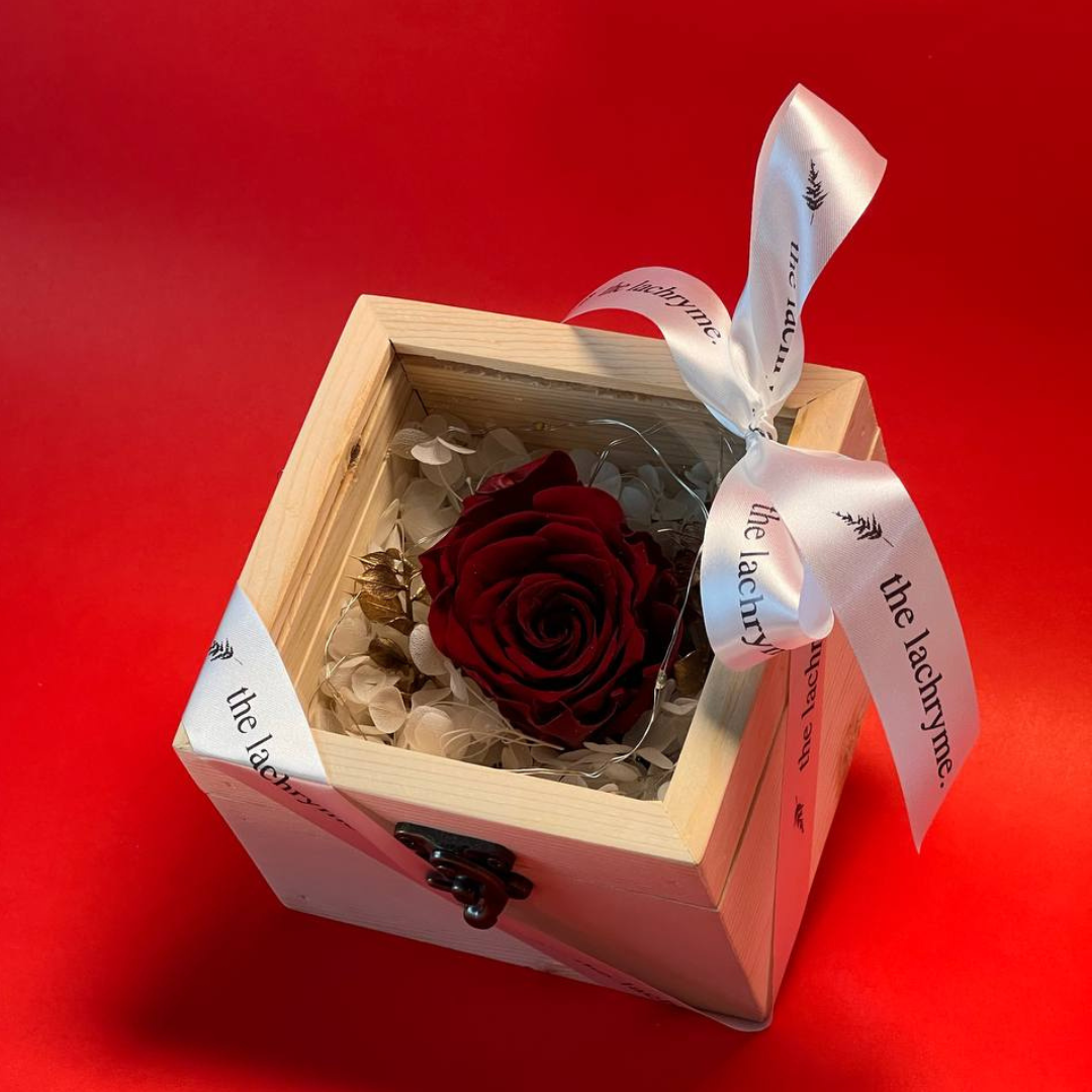 Fluer in Wine Red | Boxed Blooms | Small