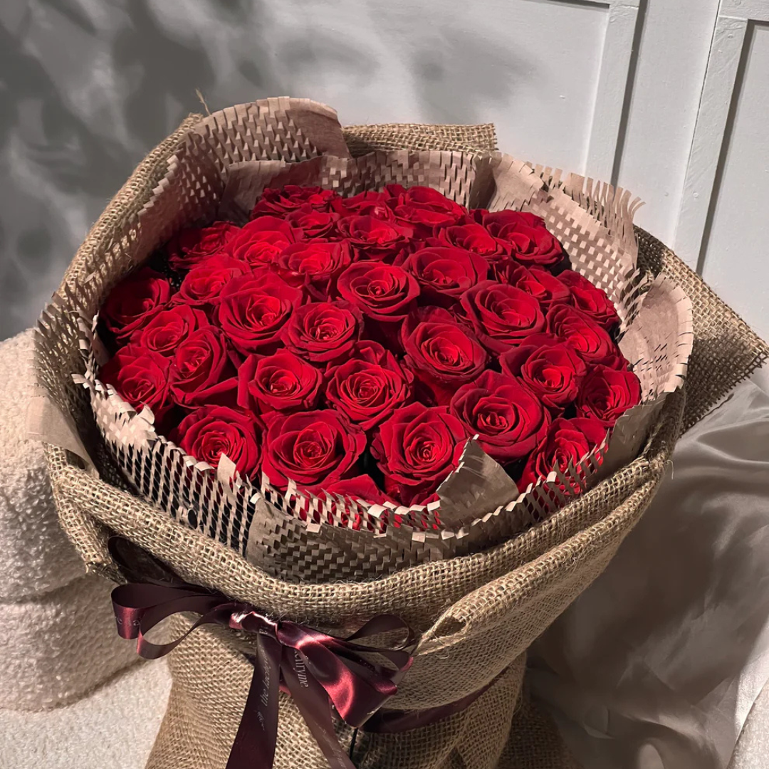 Lockheart | 36 Preserved Roses | Luxurious