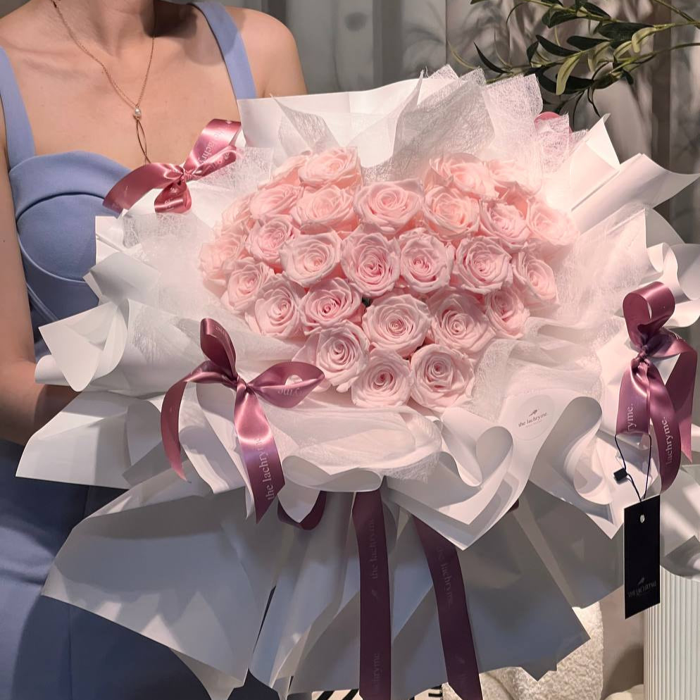 Châtaeu Fleur | 27 Preserved Roses | Round Blooms in Luxurious