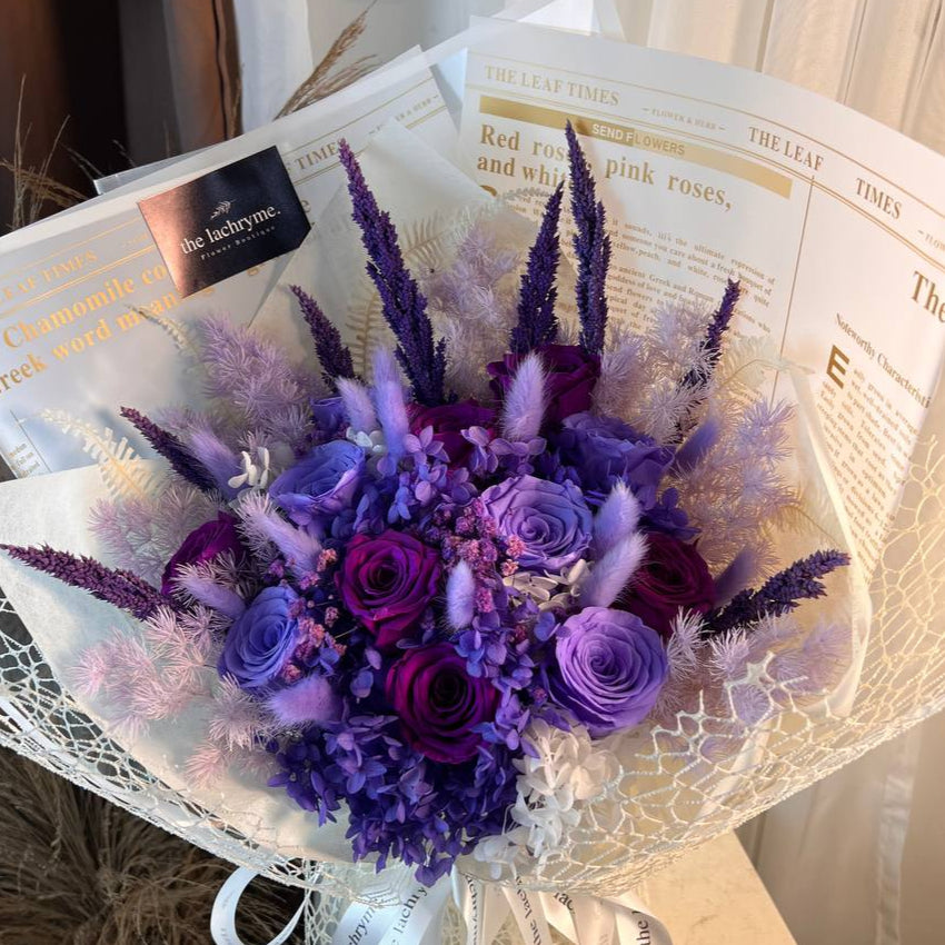 Chloe Blooms | 12 Preserved Roses | Luxurious