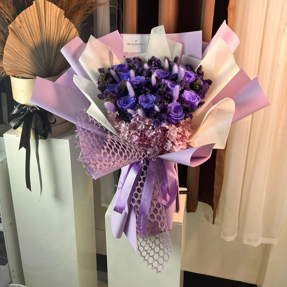 Emery Blooms | 12 Preserved Roses | Luxurious