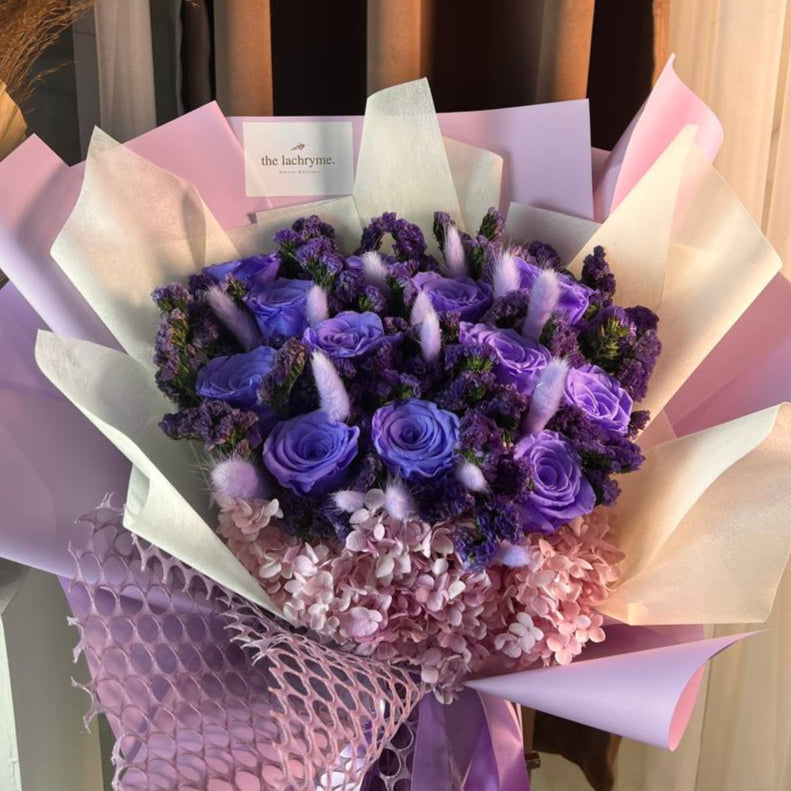 Emery Blooms | 12 Preserved Roses | Luxurious