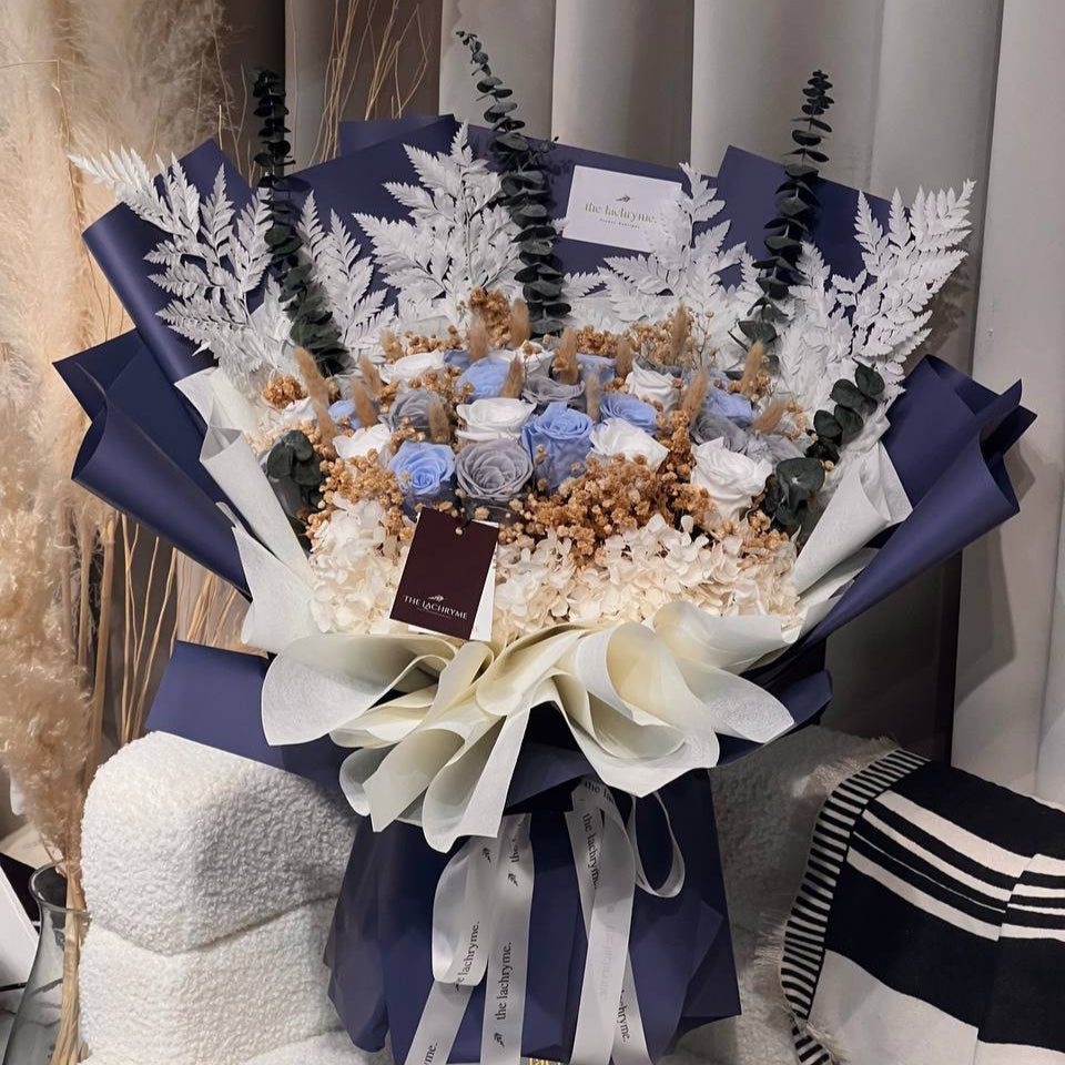 Claudia | 27 Preserved Blooms | Luxurious