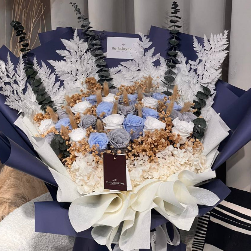 Claudia | 27 Preserved Blooms | Luxurious