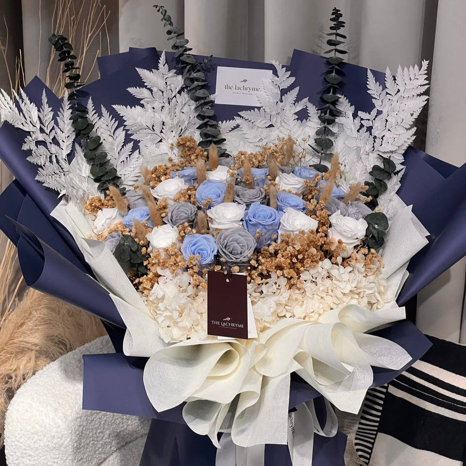 Claudia | 27 Preserved Blooms | Luxurious