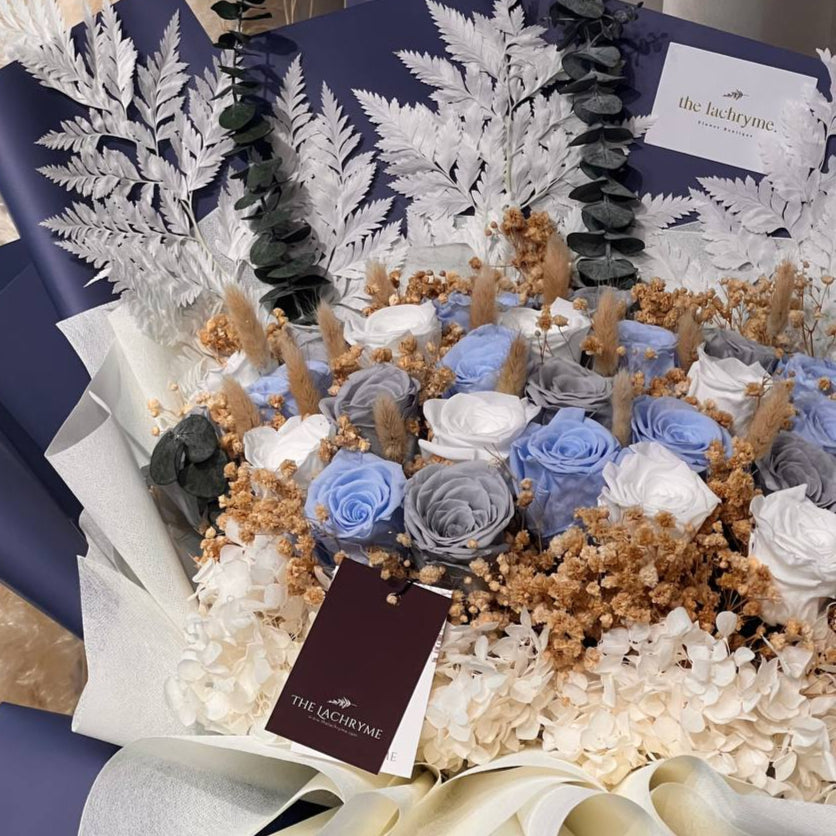 Claudia | 27 Preserved Blooms | Luxurious