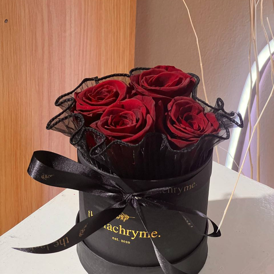 Noir in Red | Preserved Blooms | Le Fleur Round Small