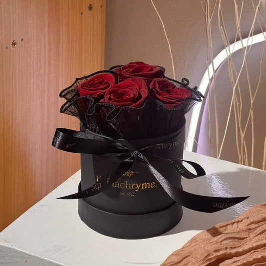 Noir in Red | Preserved Blooms | Le Fleur Round Small