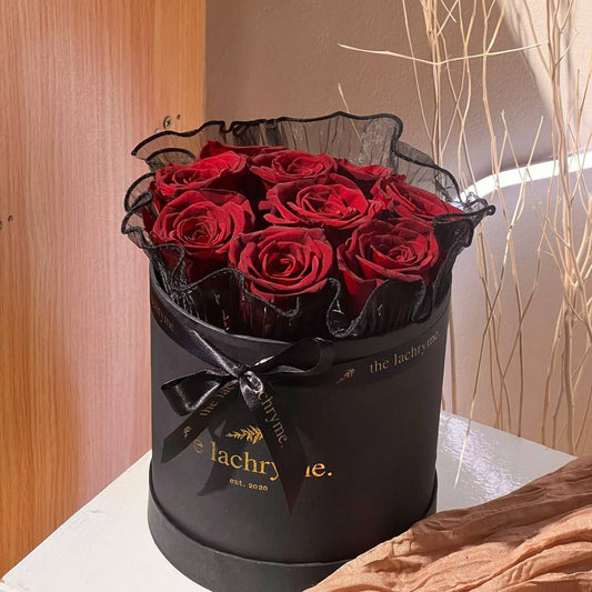 Noir in Red | Preserved Blooms | Le Fleur Medium Round
