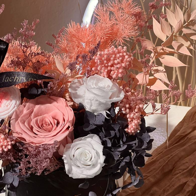 Pearl | Preserved Blooms | Le Fleur Round Small