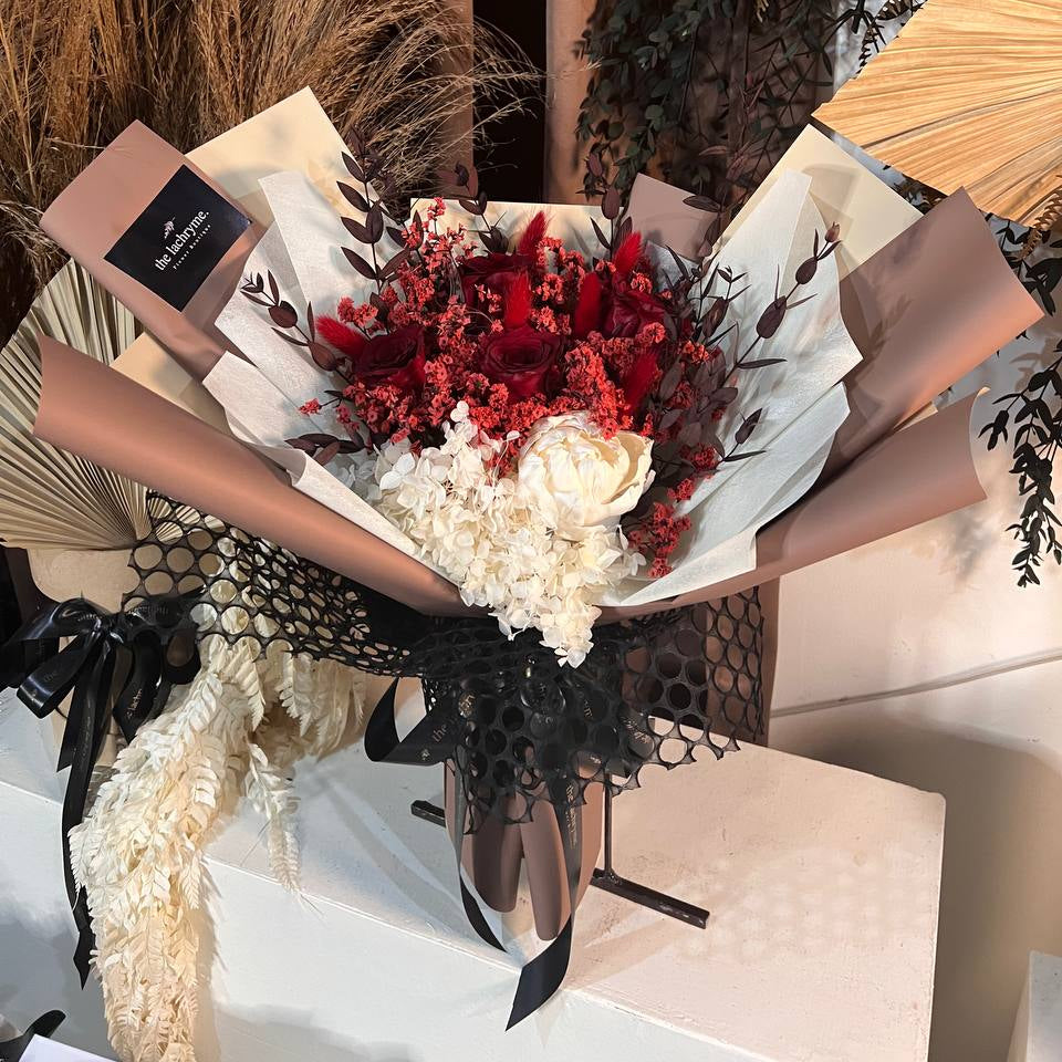 Lara | Preserved Blooms | Deluxe