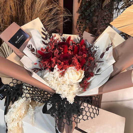 Lara | Preserved Blooms | Deluxe