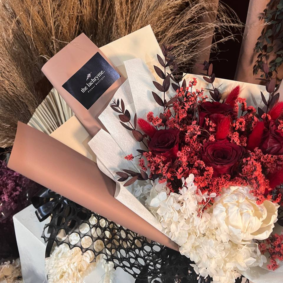 Lara | Preserved Blooms | Deluxe