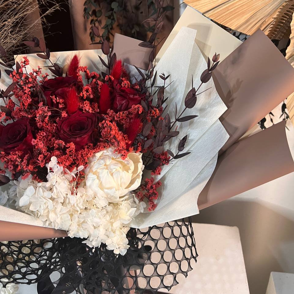 Lara | Preserved Blooms | Deluxe